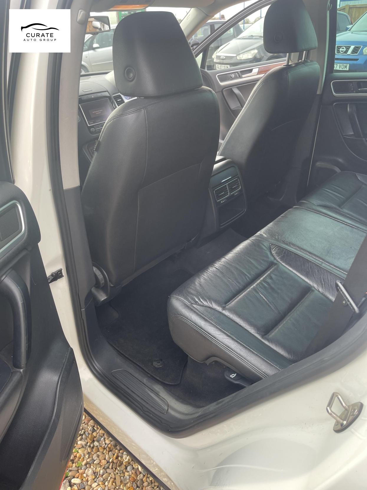 Volkswagen Touareg 3.0 TDI V6 BlueMotion Tech SE SUV 5dr Diesel Tiptronic 4WD Euro 5 (s/s) (245 ps)