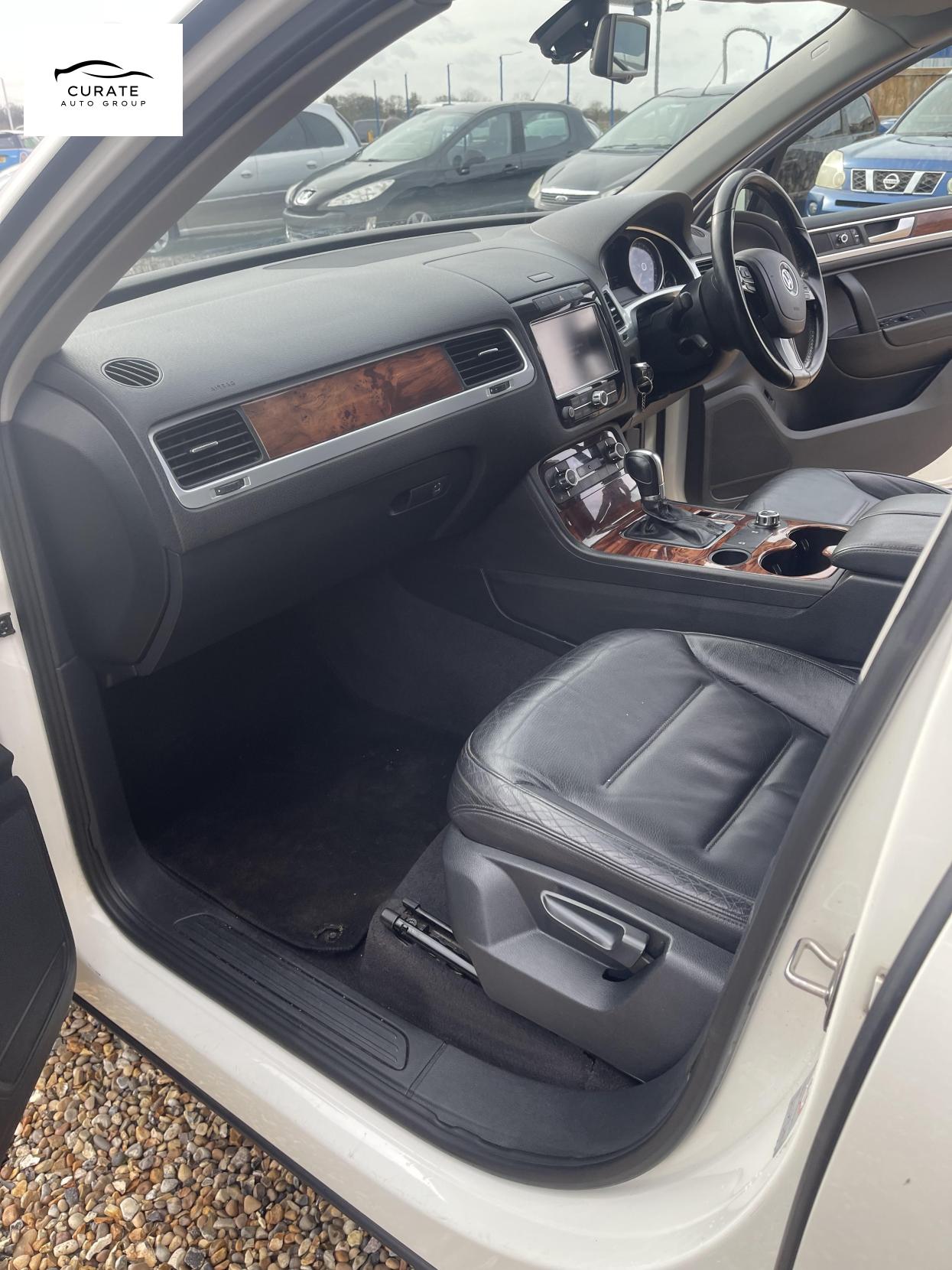 Volkswagen Touareg 3.0 TDI V6 BlueMotion Tech SE SUV 5dr Diesel Tiptronic 4WD Euro 5 (s/s) (245 ps)