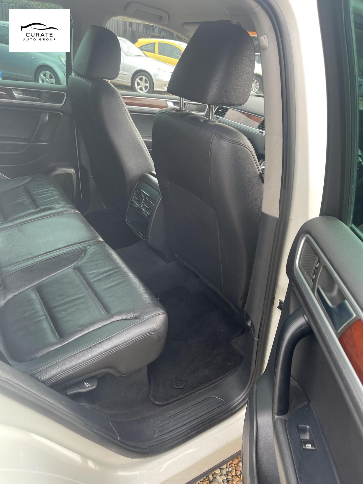 Volkswagen Touareg 3.0 TDI V6 BlueMotion Tech SE SUV 5dr Diesel Tiptronic 4WD Euro 5 (s/s) (245 ps)