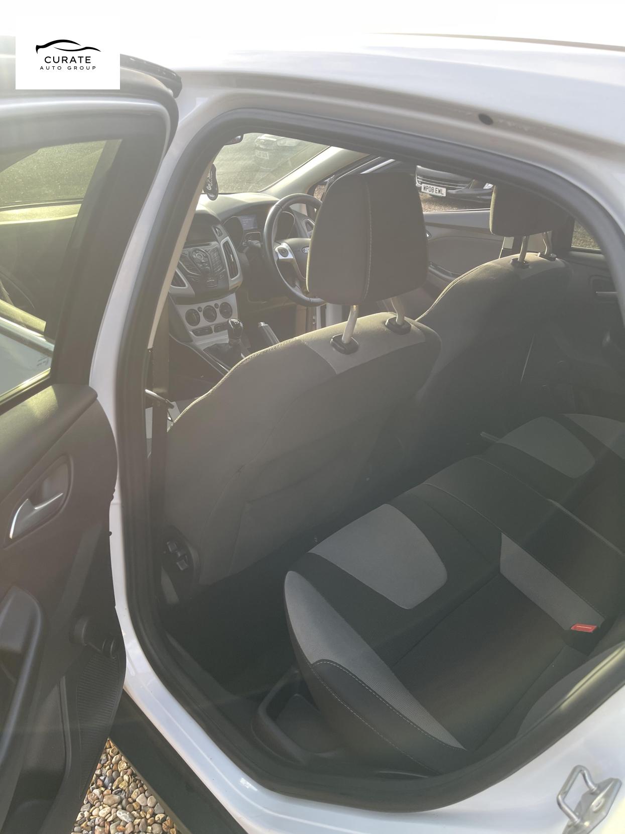 Ford Focus 1.0T EcoBoost Zetec Navigator Hatchback 5dr Petrol Manual Euro 5 (s/s) (100 ps)