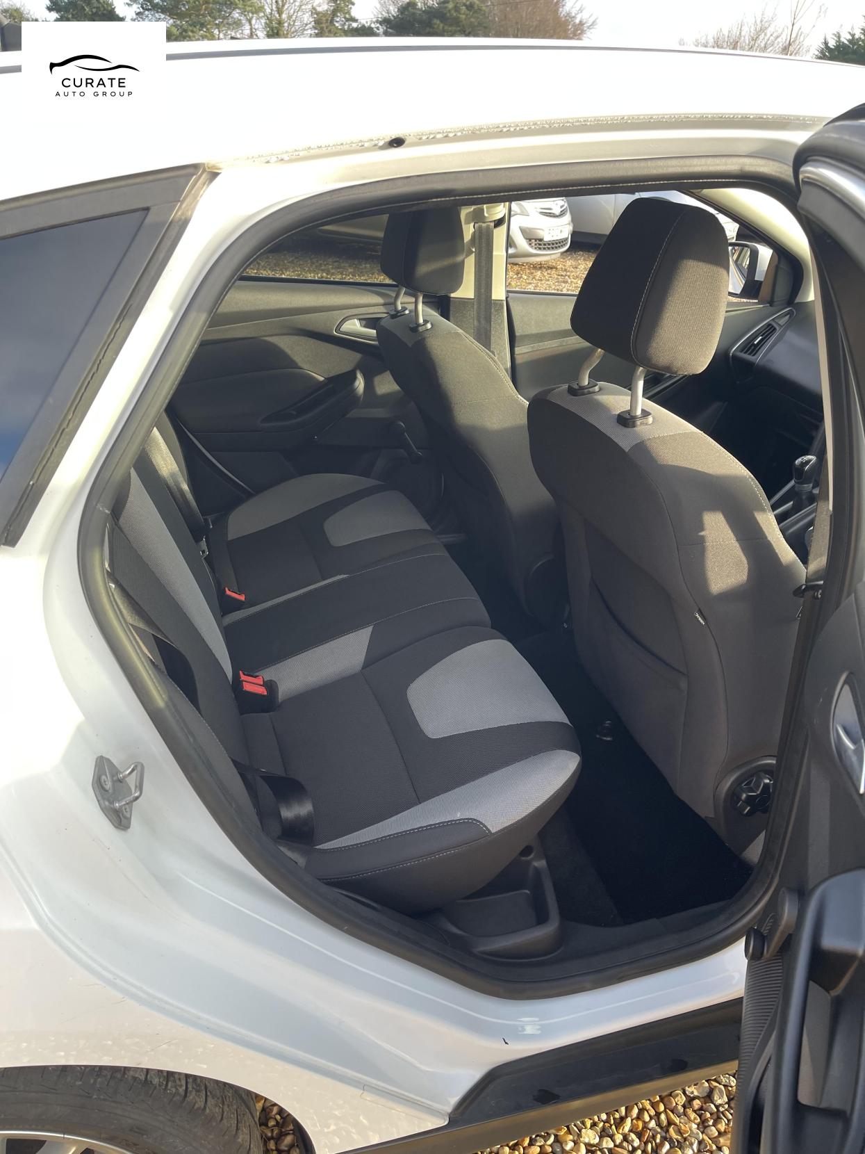 Ford Focus 1.0T EcoBoost Zetec Navigator Hatchback 5dr Petrol Manual Euro 5 (s/s) (100 ps)