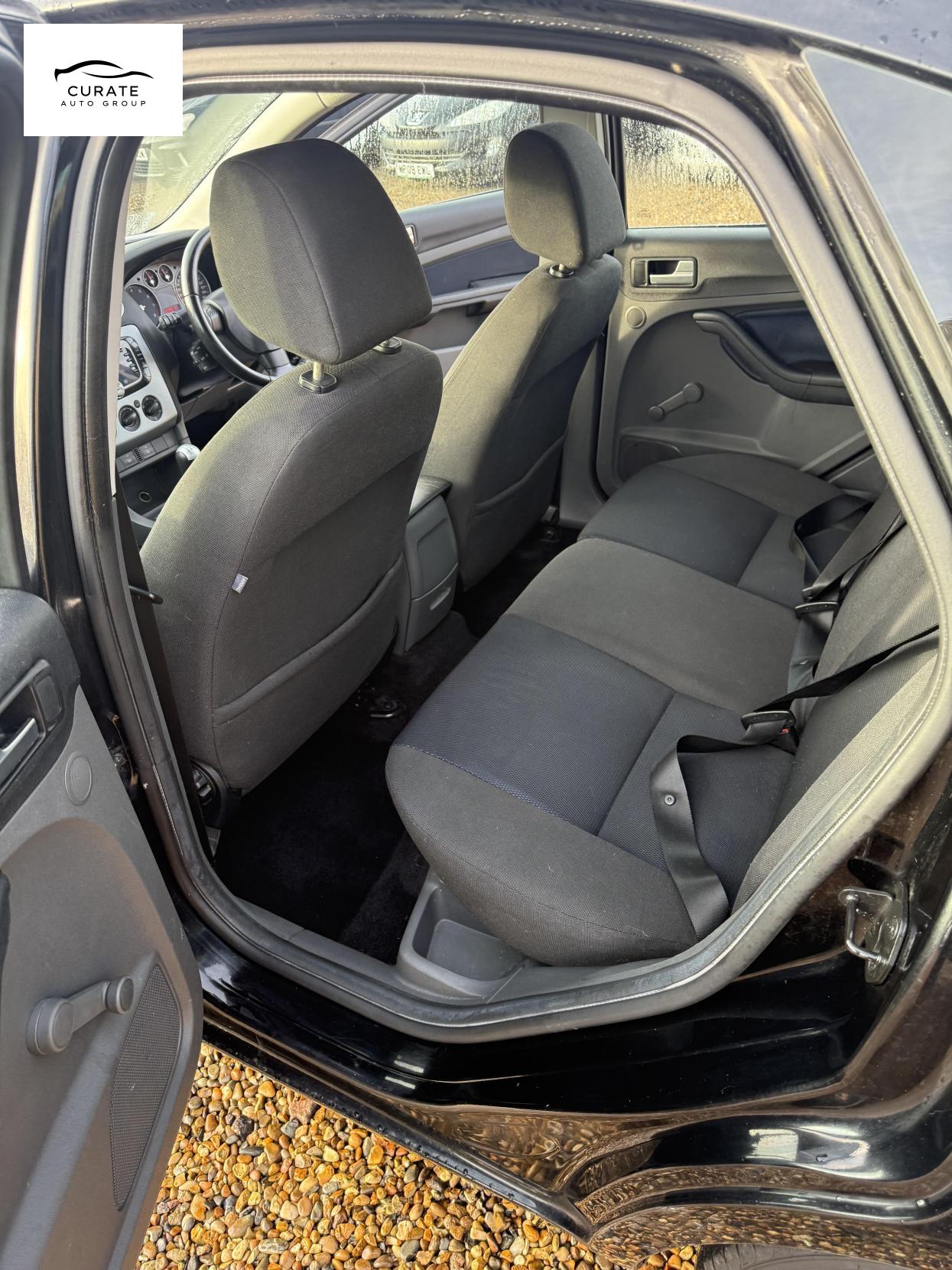 Ford Focus 1.8 Zetec Climate Hatchback 5dr Petrol Manual (169 g/km, 123 bhp)