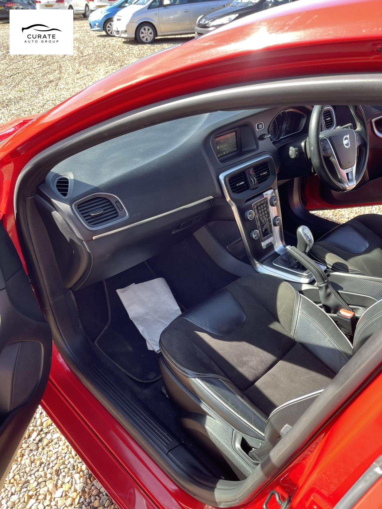 Volvo V40 1.6 D2 R-Design Hatchback 5dr Diesel Manual Euro 5 (s/s) (115 ps)