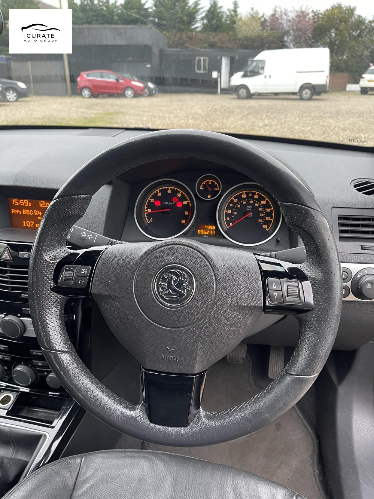 Vauxhall Astra 1.8i Exclusiv Black Twin Top 2dr Petrol Manual (177 g/km, 138 bhp)