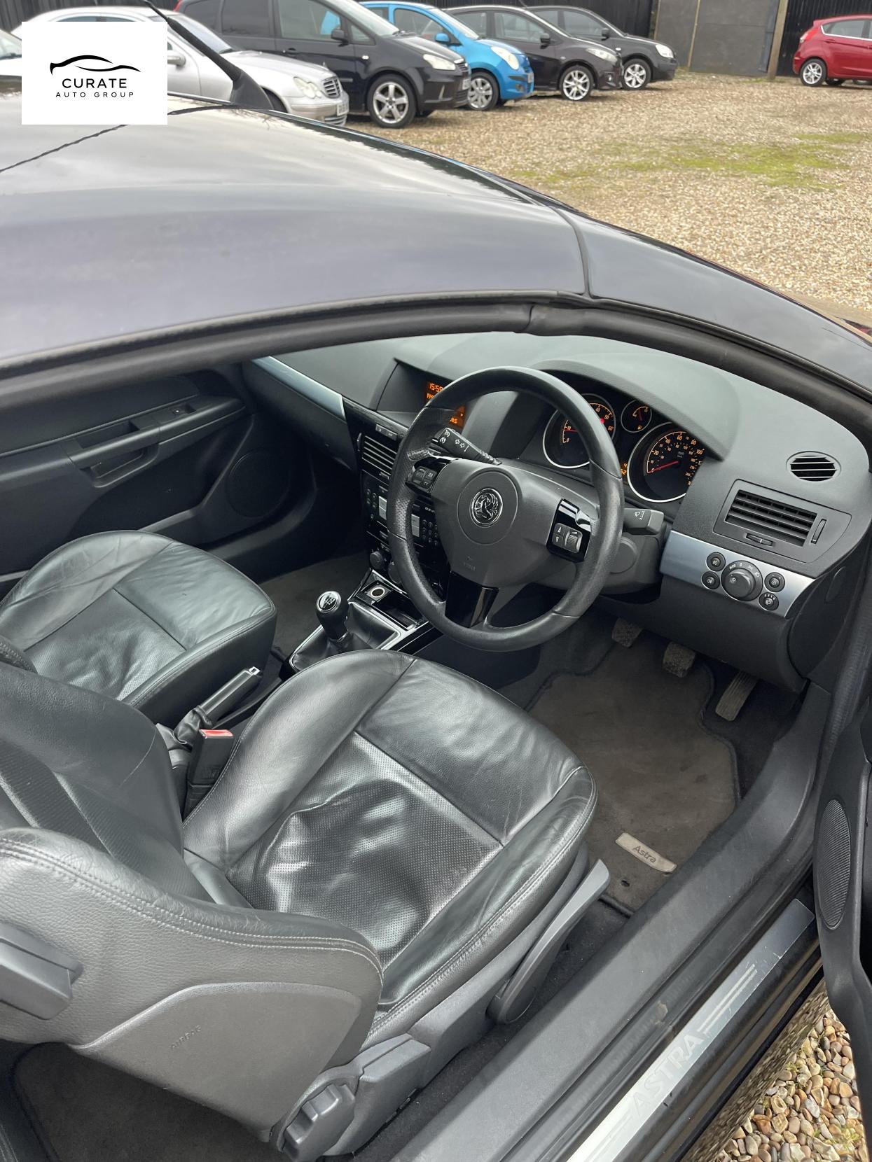 Vauxhall Astra 1.8i Exclusiv Black Twin Top 2dr Petrol Manual (177 g/km, 138 bhp)