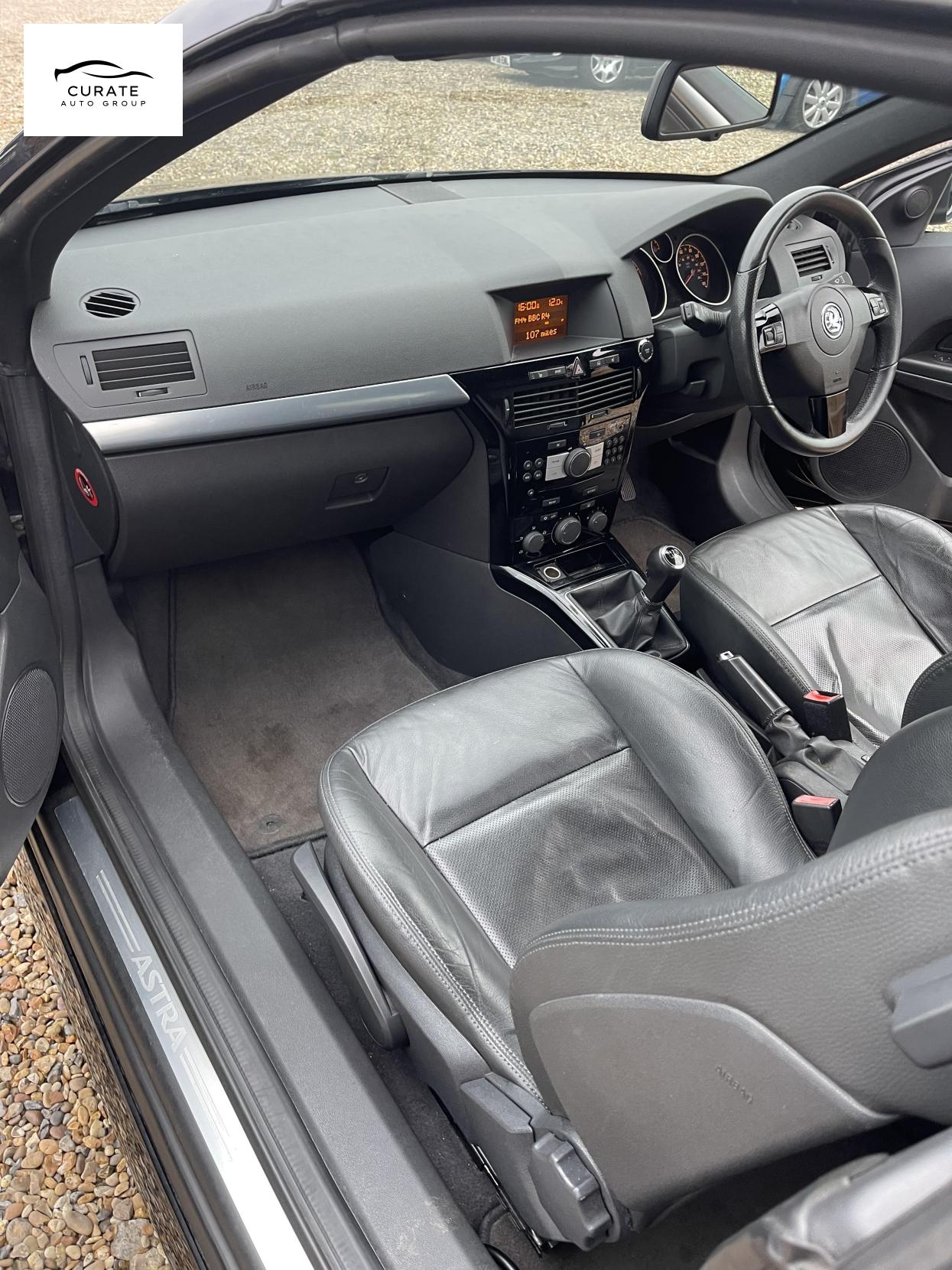 Vauxhall Astra 1.8i Exclusiv Black Twin Top 2dr Petrol Manual (177 g/km, 138 bhp)